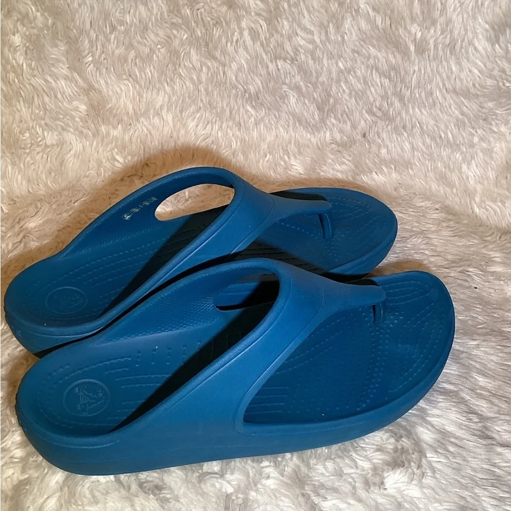 Crocs Blue Flip Flop Sandals size 10